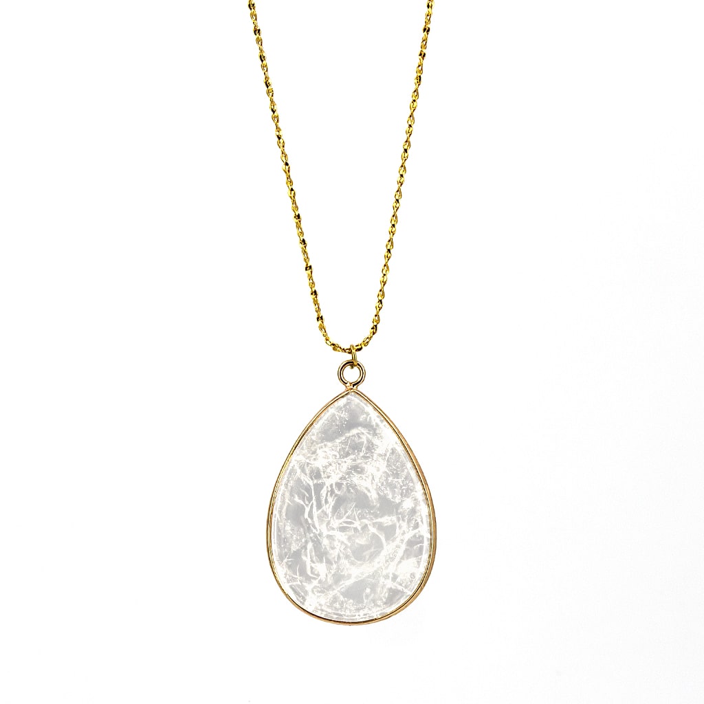 Colgante Lágrima de Cuarzo Cristal de Roca en Acero Dorado | Claridad, Energía y Purificación