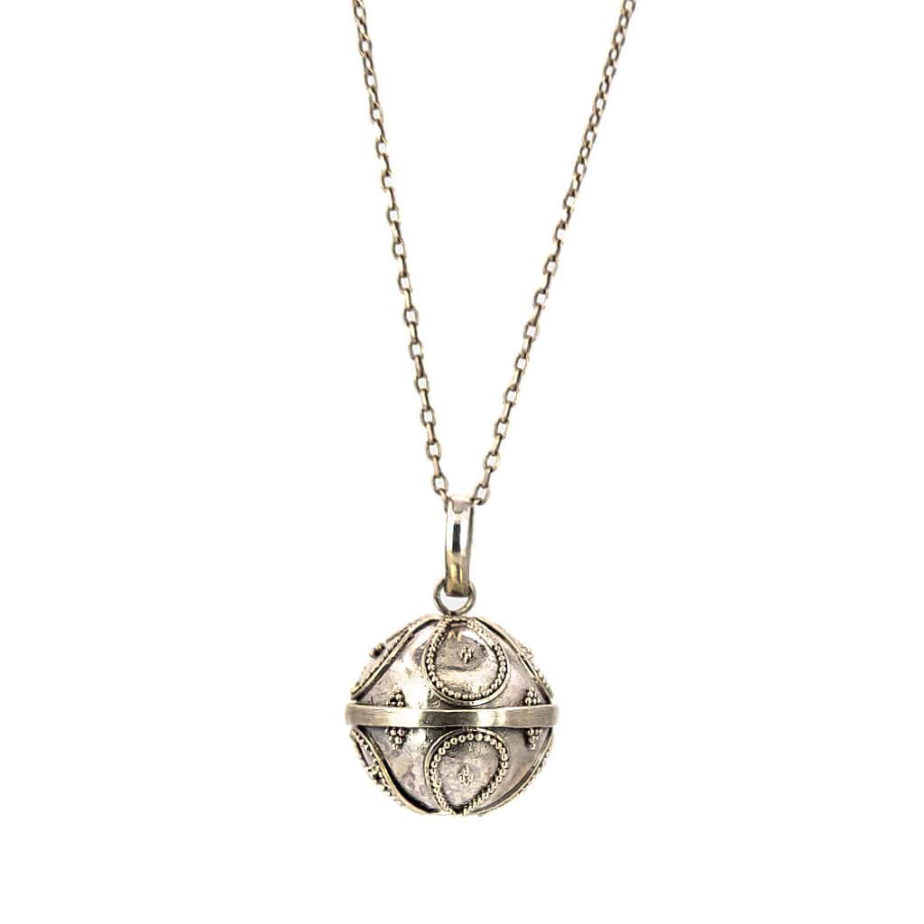 Llamador de angeles en plata con cadena