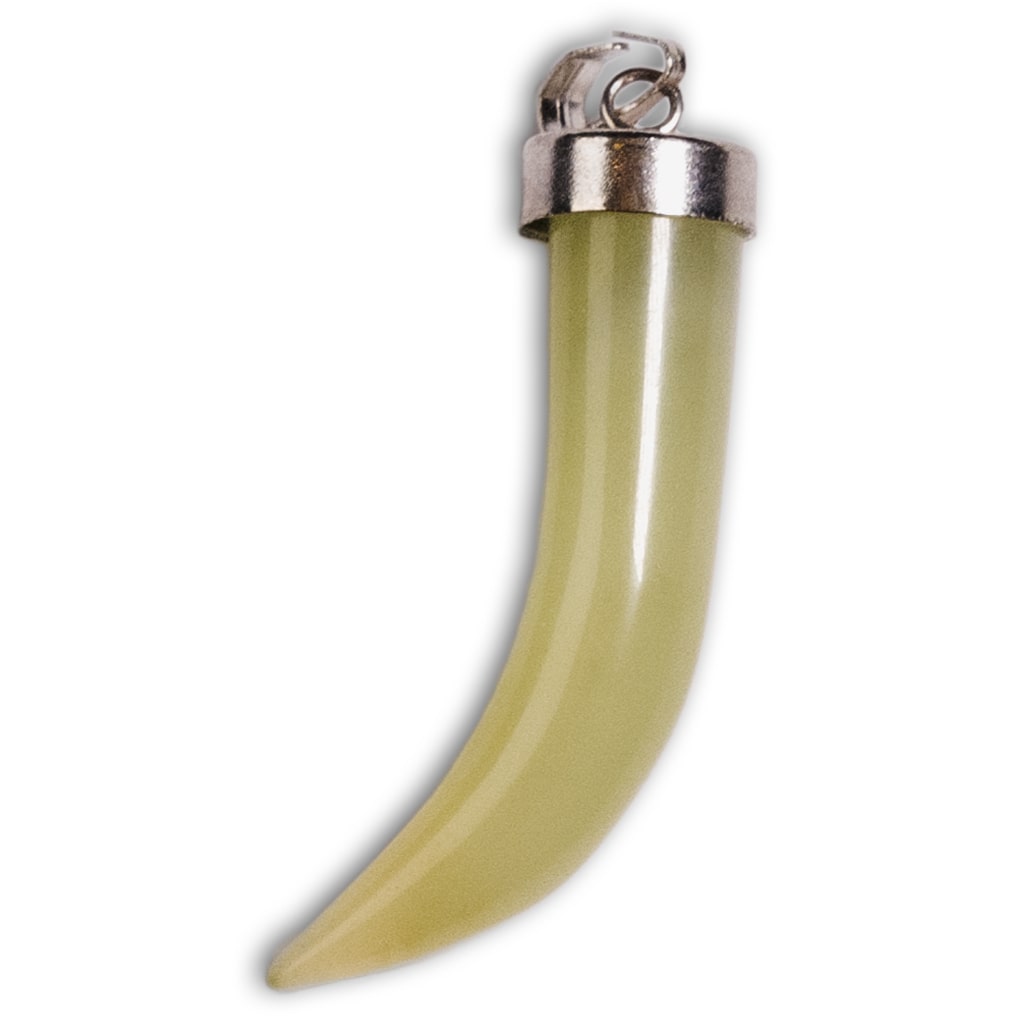 Colgante de Jade Colmillo